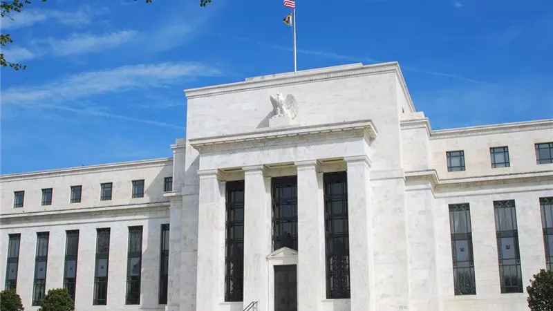 بنك الاحتياطي الفيدرالي الأمريكي يخفض أسعار الفائدة غدا