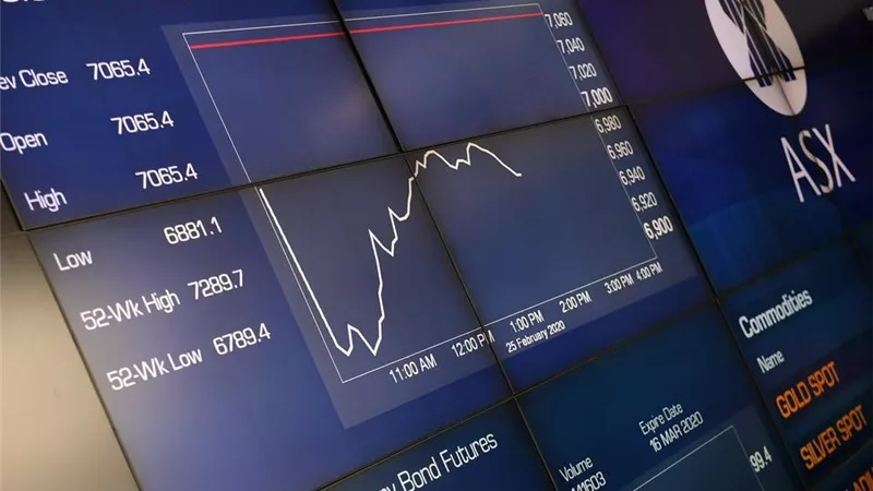 الأسهم الأمريكية تغلق متباينة وسط ترقب بيانات الوظائف الرسمية