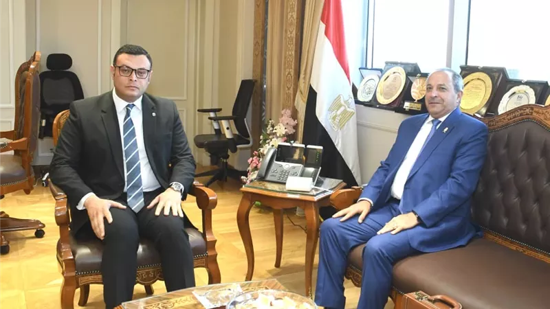وزير الإسكان يستقبل محافظ بورسعيد لبحث ملفات العمل والتعاون المشترك