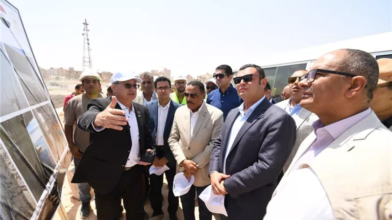 وزير الإسكان ومحافظ مطروح يتفقدان مشروع إحلال وتجديد كوبري روميل بالمحافظة