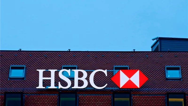مصر ضمن المتأثرين.. HSBC السويسري ينهي التعاملات مع 1000 عميل بالشرق الأوسط بسبب 