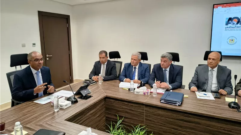 نائب وزير الإسكان يبحث مع الهيئة العربية للتصنيع تصنيع مهمات مشروعات المياه