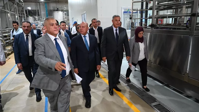 وزير الصناعة يبحث مع محافظ ومستثمري الإسكندرية التحديات التي تواجه المُصنعين بالمحافظة