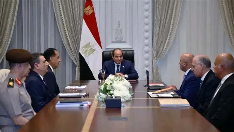 اجتماع موسع برئاسة السيسي لمتابعة مشروعات النقل والموانئ والصناعة الثقيلة