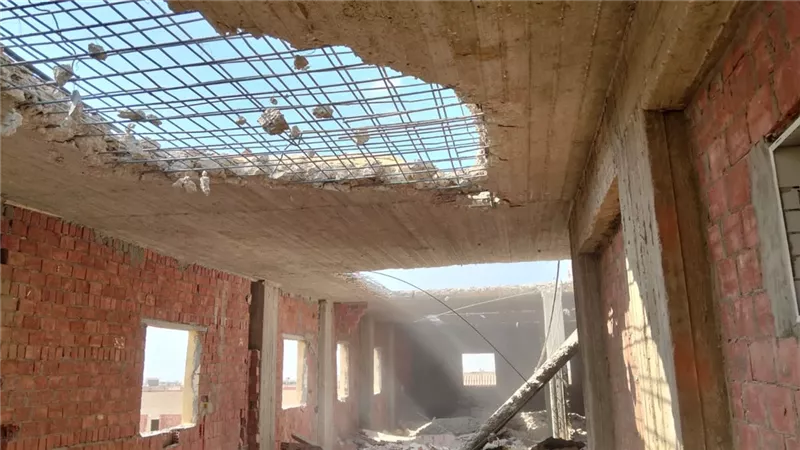 حملات مكبرة لإزالة المخالفات البنائية وتنفيذ قرارات غلق وتشميع بمدينة الشروق