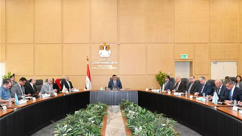 وزير الإسكان يتابع موقف تنفيذ منطقة الأعمال المركزية بالعاصمة الإدارية الجديدة