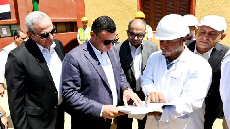 وزير الإسكان ومحافظ الغربية يختتمان جولتهما بتفقد محطة معالجة صرف صحي زفتى