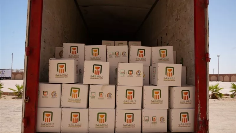 البنك الأهلي يشارك في توزيع 20,000 كرتونة مواد غذائية للأسر الأولى بالرعاية