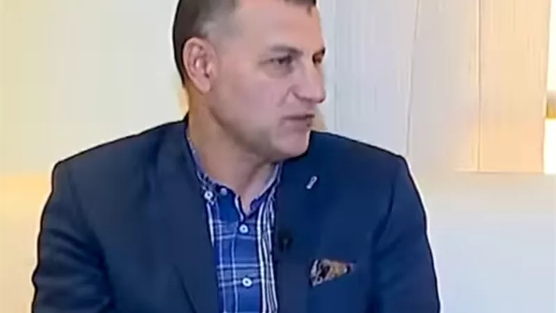 خبير: استقرار الصرف يعزز الثقة.. والذهب يترقب كسر مستوى 3500 دولار للأوقية