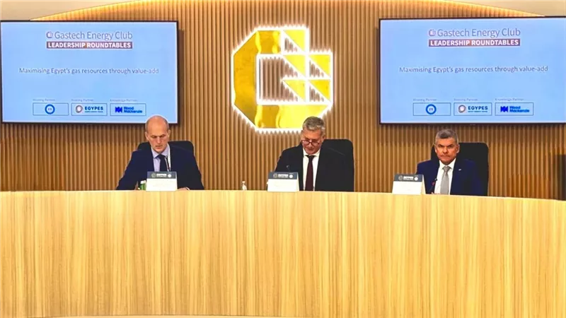 وزير البترول يرأس المائدة المستديرة بمؤتمر Gastech لتعظيم الاستفادة من موارد الغاز 
