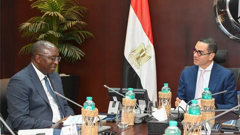 وزير الاستثمار يبحث مع وفد البنك الدولي والتمويل الدولية برامج التعاون المستقبلية