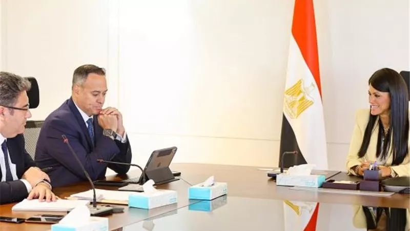 وزيرة التخطيط لوفد 