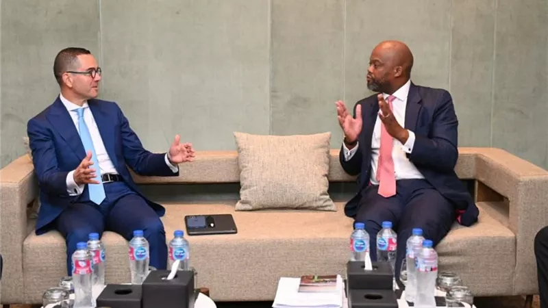 وزير الاستثمار يستقبل الأمين العام لأمانة منطقة التجارة الحرة القارية الإفريقية AfCFTA 