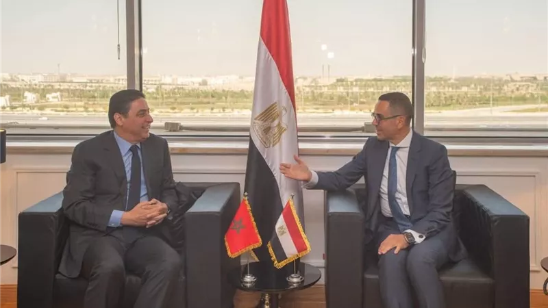 وزير الاستثمار يستقبل وزير التجارة الخارجية بالمملكة المغربية لبحث سبل تعزيز العلاقات