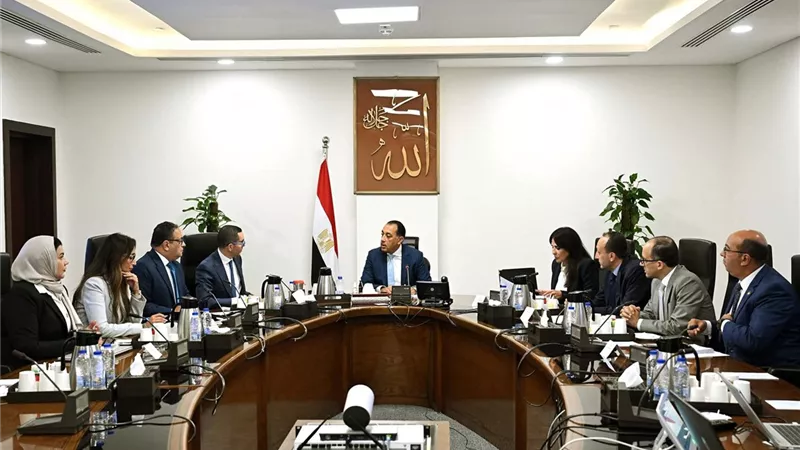 رئيس الوزراء يتابع مع وزير الاستثمار جهود تطوير منظومة الإفراج الجمركي