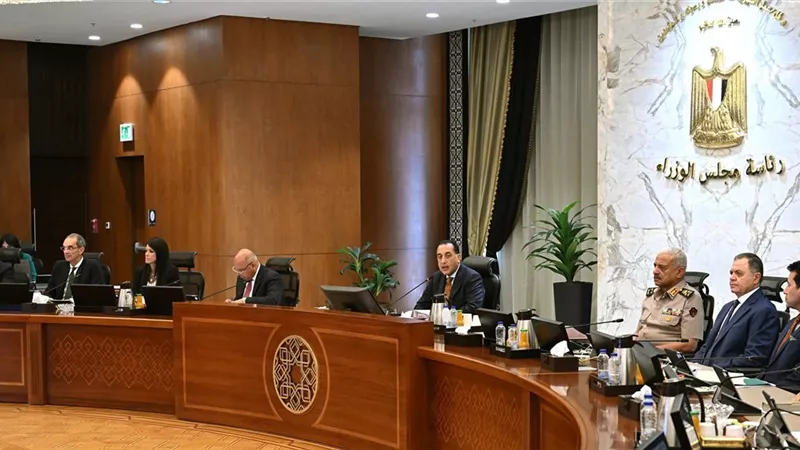 رئيس الوزراء يشدد على ثبات الموقف المصري بالأزمات الإقليمية في اجتماع الحكومة