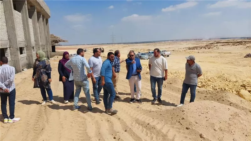 وزير الإسكان يتابع تنفيذ مشروعات المرافق والكهرباء بالمنطقة الصناعية الثانية بالفيوم الجديدة