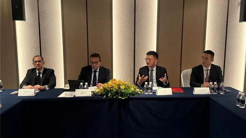 نائب رئيس الوزراء يبحث مع مسئولي هواوي التعاون في التكنولوجيا الطبية