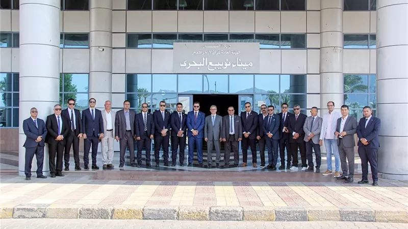  أحمد أموي: وزير المالية يوجه بتكثيف جهود تسهيل حركة التجارة وتعزيز الاستثمار