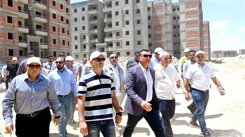 وزير الإسكان يتفقد وحدات  