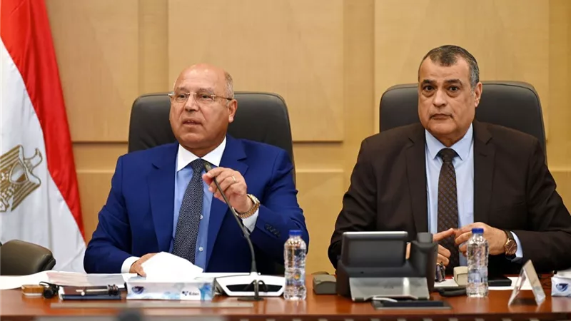 وزير الصناعة يشدد على التزام شركات الأسمدة بالكميات الموردة محليًا والمخصصة للتصدير