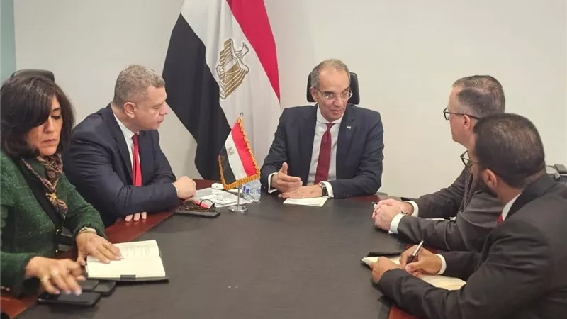  وزير الاتصالات يبحث مع مسؤولي الشركات الأمريكية التوسع في استثمارات التعهيد 
