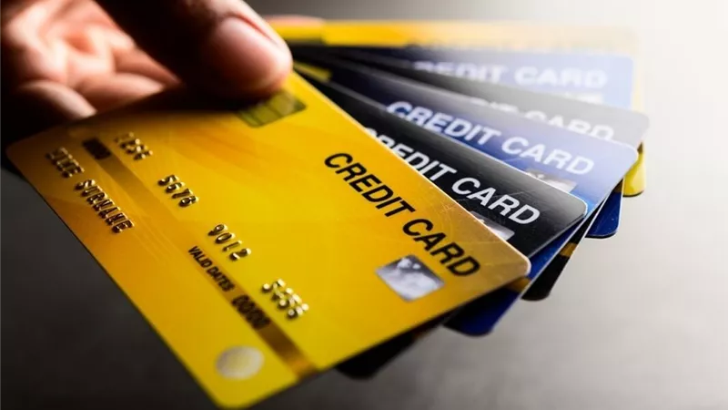 الحدود الجديدة لبطاقات البنك الأهلي الائتمانية بالعملة الأجنبية 2025