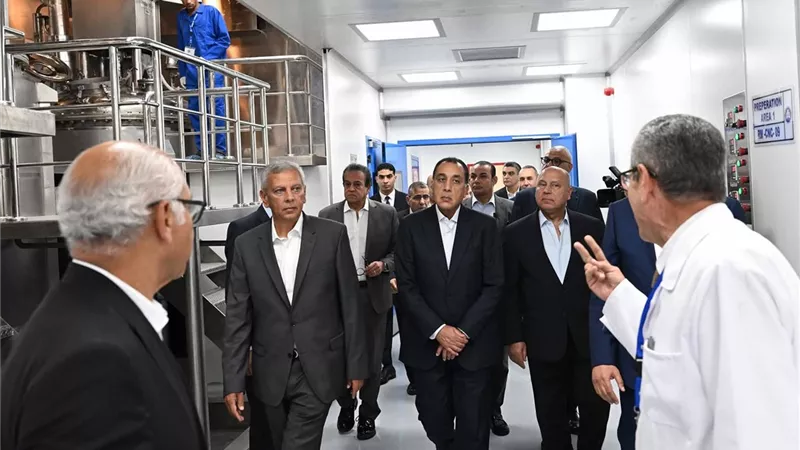 رئيس الوزراء يفتتح مصنع 