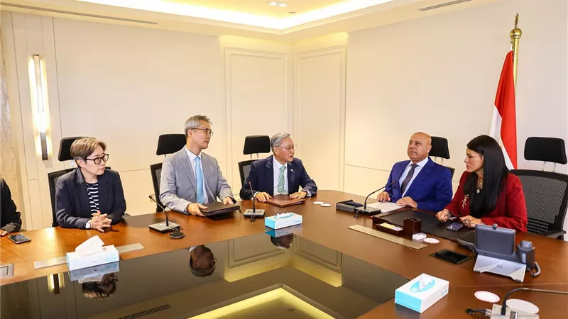 وزير الصناعة والنقل يشهد توقيع مذكرة تفاهم لتطوير تكنولوجيا السيارات الخضراء