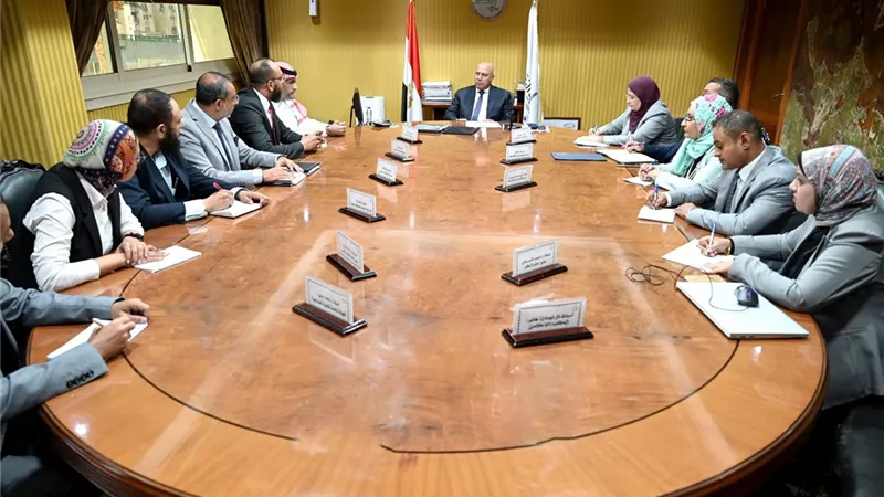 وزير الصناعة يبحث مع مجموعة كنان القابضة السعودية خطة إقامة مجمع صناعي