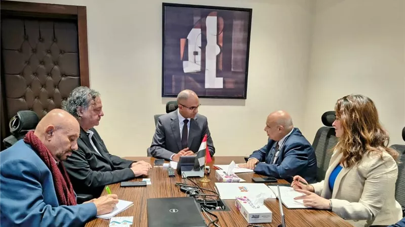 نائب وزير الإسكان يبحث التعاون مع شركة تصنيع مكونات المياه والصرف الصحي