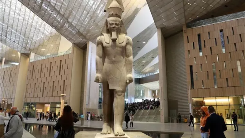 وزير العمل: السبت المقبل إجازة رسمية مدفوعة الأجر للقطاع الخاص بافتتاح المتحف المصري الكبير