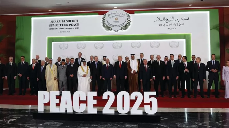 قمة شرم الشيخ 2025.. كيف أنقذ السلام في غزة الاقتصاد العالمي من الانهيار؟