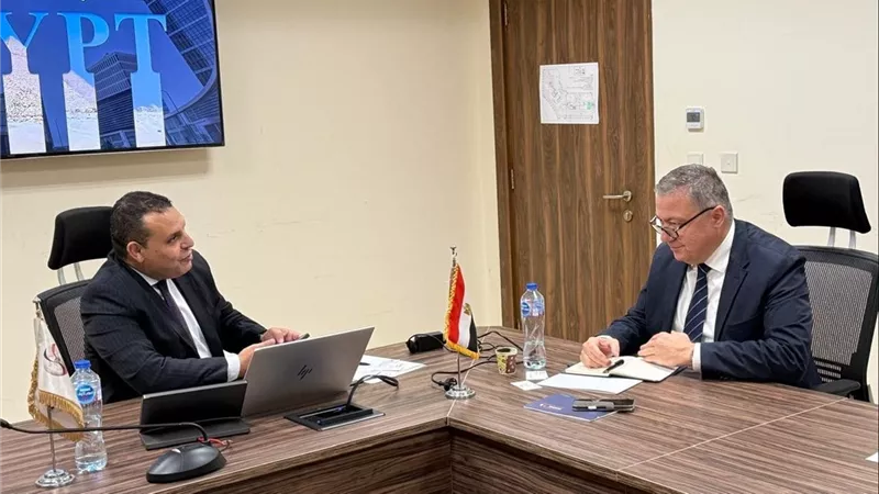 التمثيل التجاري المصري يبحث مع الشركات التركية فرص توسع استثمارات المنسوجات في مصر