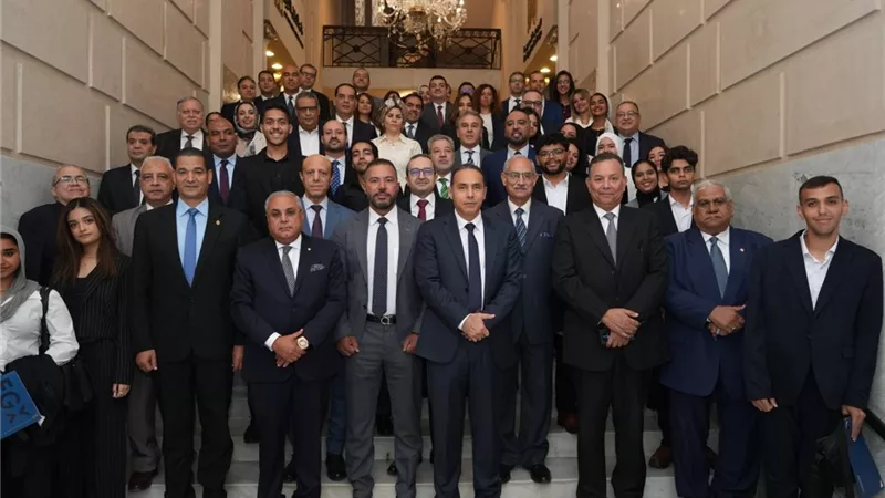 قيادات الرقابة المالية والبورصة يفتتحون جلسة التداول احتفالًا بأسبوع المستثمر العالمي 2025