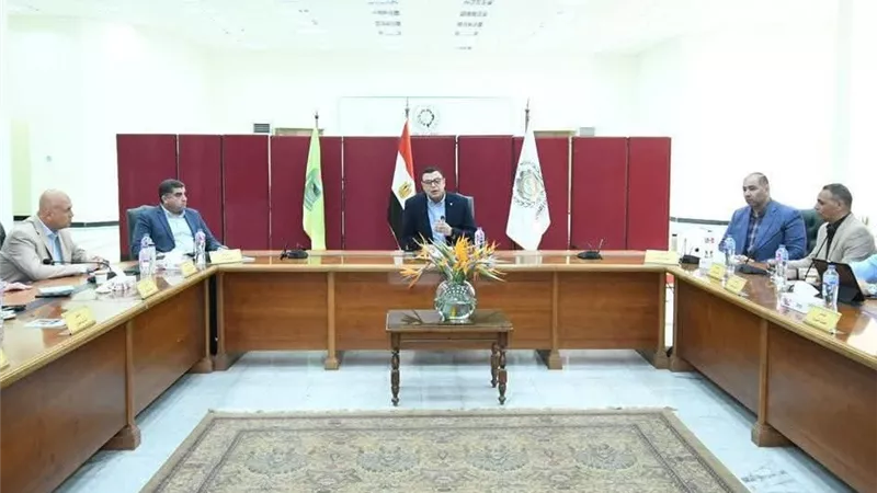 وزير الإسكان يتفقد مدن شرق القاهرة ويوجه برفع كفاءة الميادين والبوابات