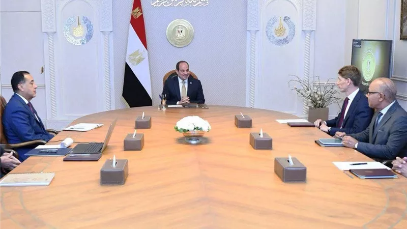السيسي يستقبل رئيس مجموعة ميرسك ويشيد بمشروعات الشركة في مصر 