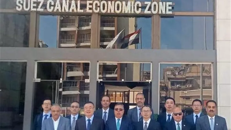 اقتصادية قناة السويس تبحث مع وفد من شنغهاي الصينية التعاون بالموانئ واللوجستيات 