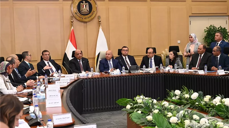 كامل الوزير: مد صلاحية تسجيل إضافات الأعلاف إلى 5 سنوات