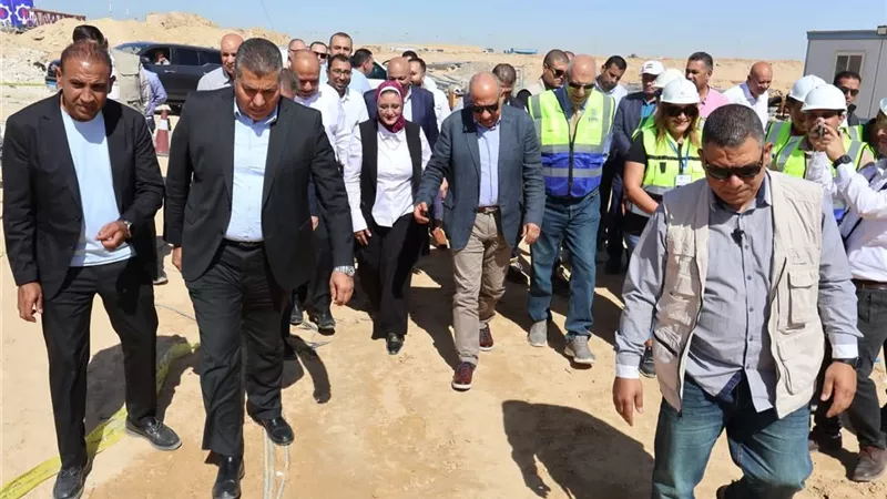 وزير الكهرباء يتفقد أبراج عبور قناة السويس ضمن مشروع الربط المصري السعودي