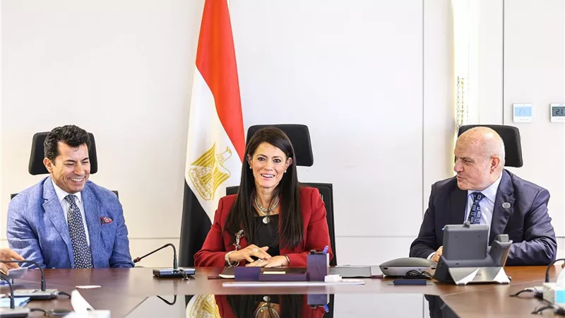وزيرة التخطيط تبحث مع وزير الشباب ورئيس النيابة الإدارية توسيع التصويت الإلكتروني