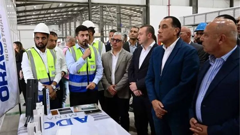 رئيس الوزراء يفتتح مصنع 