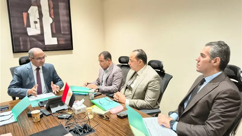 نائب وزير الإسكان يبحث إعداد اللائحة التنفيذية لقانون تنظيم مرفق مياه الشرب والصرف الصحي