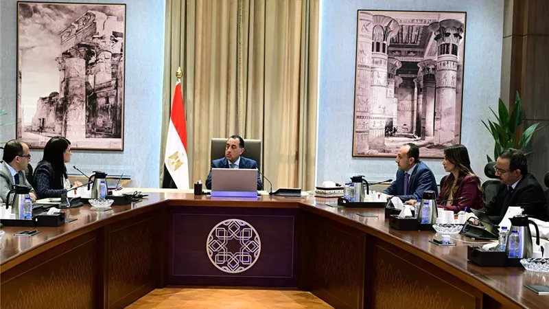 رئيس الوزراء يستعرض الموقف التنفيذي بعد إطلاق الإصدار الأول للسردية الوطنية الاقتصادية