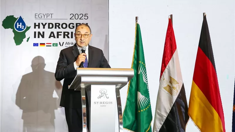 وزير قطاع الأعمال العام يفتتح المؤتمر الدولي الثالث للهيدروجين في أفريقيا