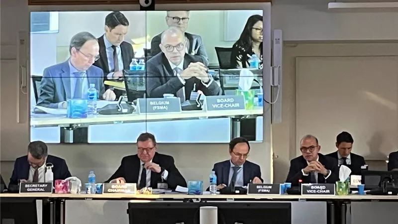 رئيس الرقابة المالية يشارك باجتماعات المنظمة الدولية بمدريد لبحث تعزيز الاستقرار المالي العالمي