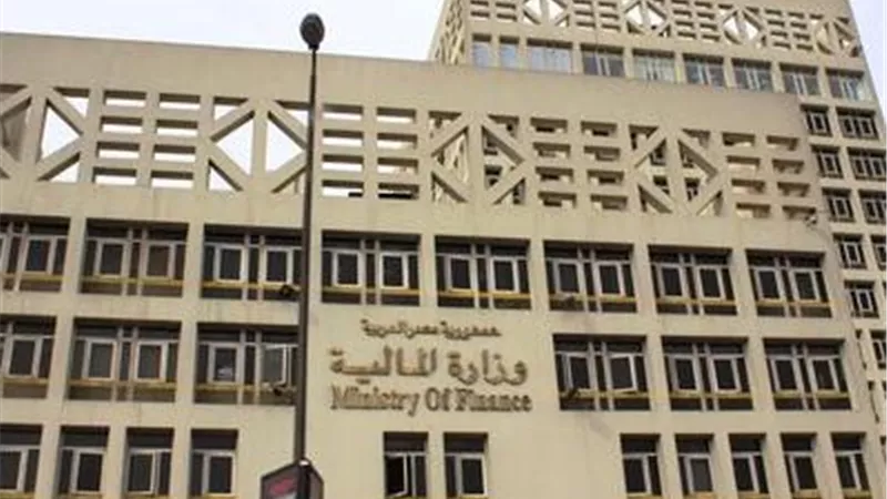 المالية تبحث فرض ضريبة تتراوح بين 4 و5٪ على مبيعات المناطق الحرة بالسوق المحلية