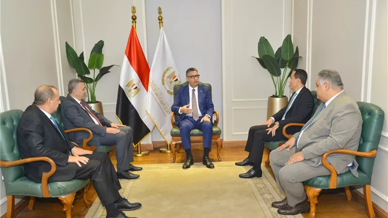 وزير التموين يجتمع مع رئيس مجلس إدارة جهاز تنمية التجارة الداخلية الجديد