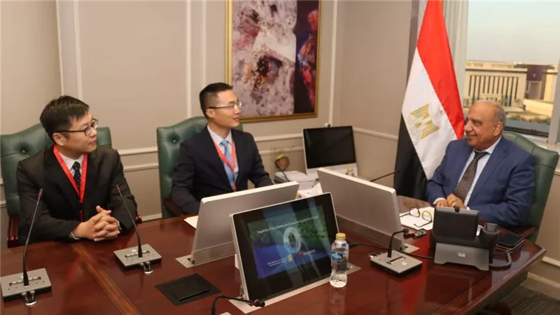 وزير الكهرباء يبحث مع شركة هواوي الصينية العمل المشترك بمجالات تخزين الطاقة