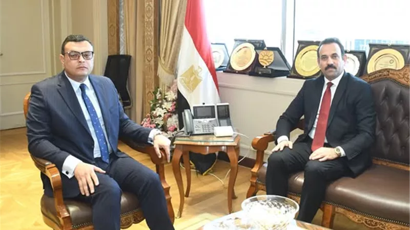 وزير الإسكان يبحث مع رئيس جهاز مستقبل مصر للتنمية ملفات العمل المشتركة
